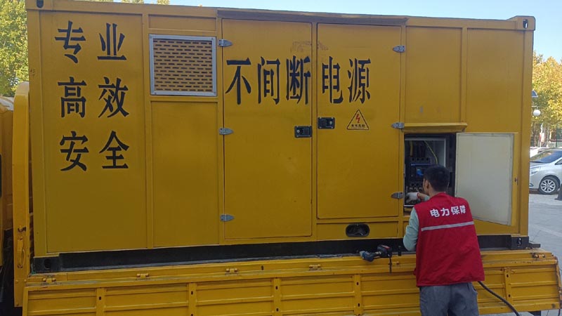 安塞柴油发电机组和UPS电源配合使用时，如何避免切换过程中的电力中断？